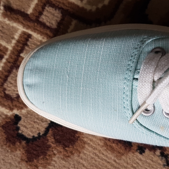 American Eagle Slip-On Non-Marking Sneakers - Picture 8 of 8